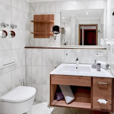 Maximilian Aparthotel 4*