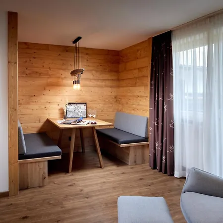 Aparthotel Maximilian 4*