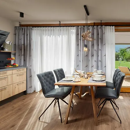 Maximilian Aparthotel 4*
