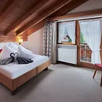Maximilian 4*