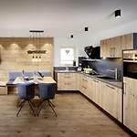Aparthotel Maximilian 4*