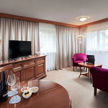 Maximilian Apartahotel
