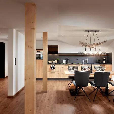 Maximilian Aparthotel *