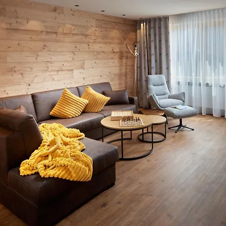Maximilian Aparthotel *