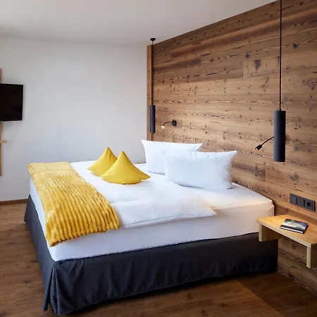 Maximilian Apartahotel