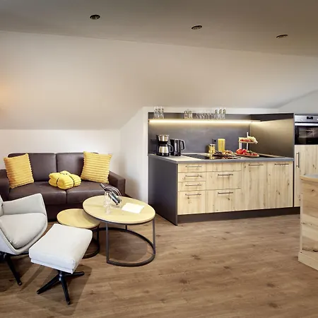Maximilian Apartahotel 4*