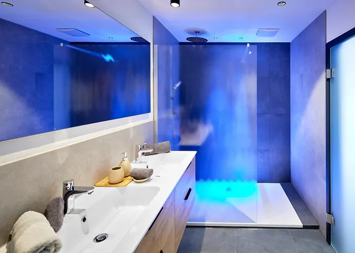 Maximilian Aparthotel 4*
